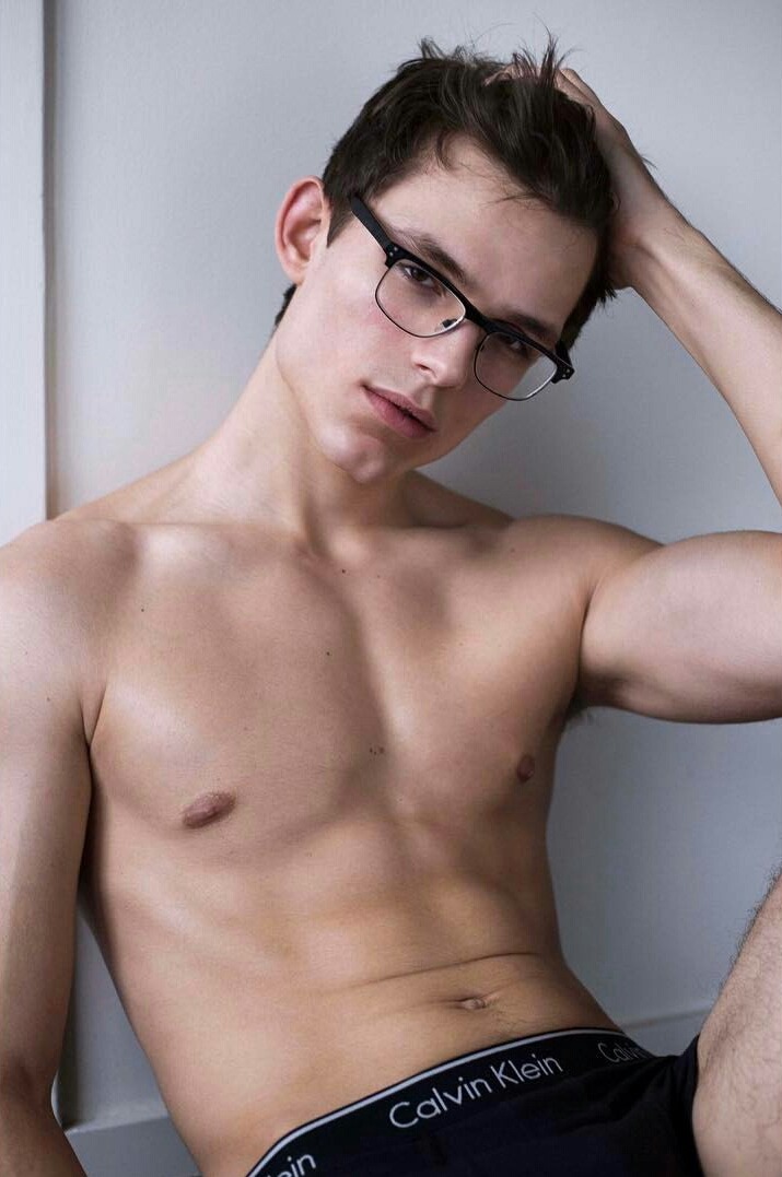 Aventure Passionnée à Aubervilliers Romain - rencontre-Gay-Aubervilliers