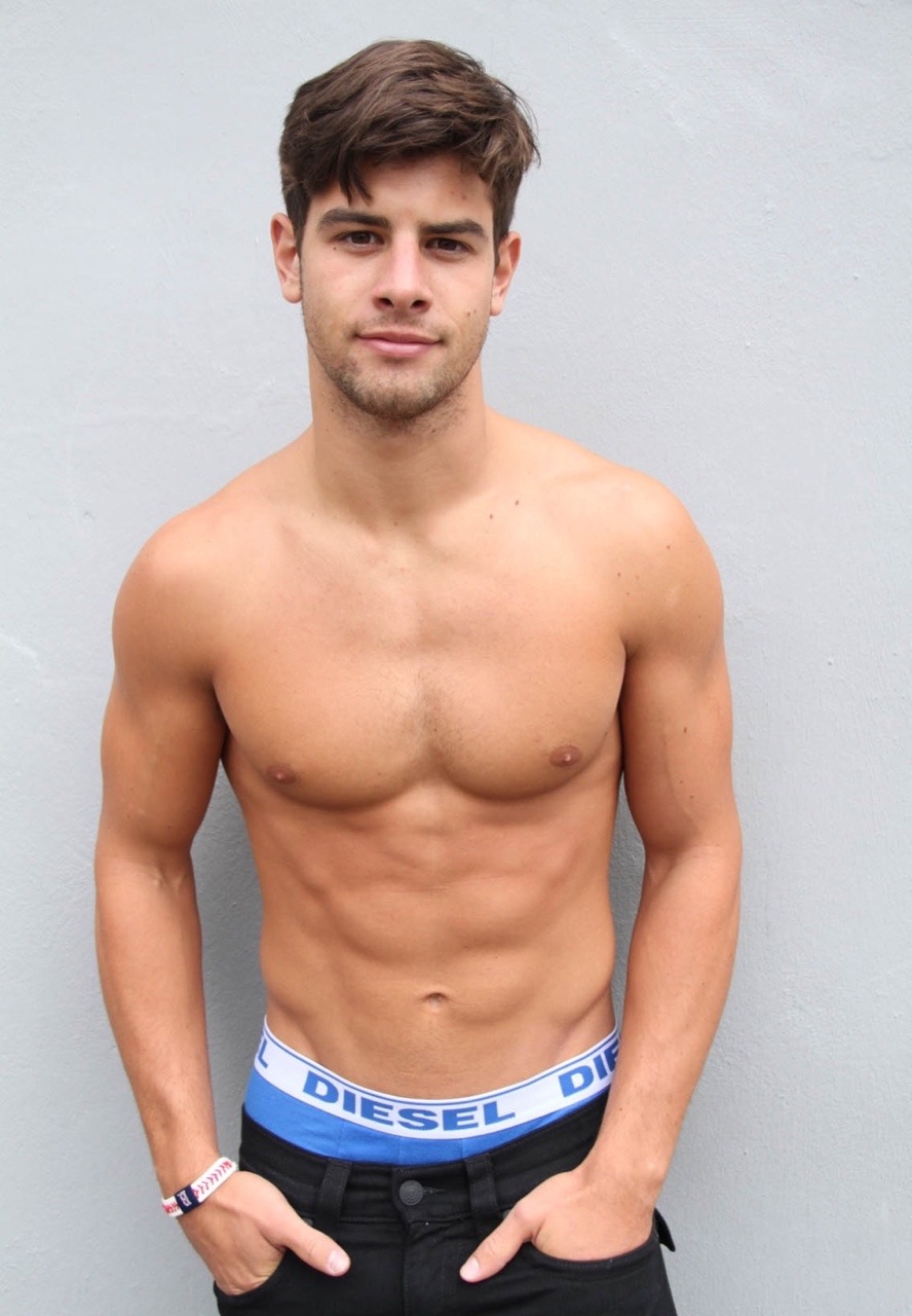 Un Classique Moderne Cherche Fun Marcello - rencontre-Gay-Annecy