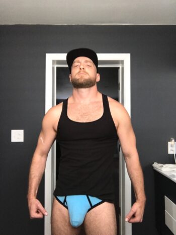 Rencontre sexy à Besançon : jeune homme prêt pour l’aventure rencontre-Gay-Besançon