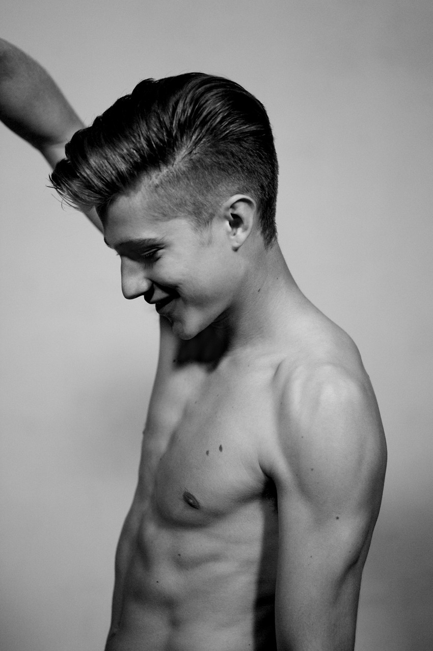 Rencontre sexe torride à Tournon le gars doux et fou de ton corps Romain - rencontre-Gay-Tournon-sur-Rhône