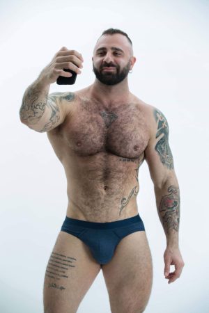 Printemps rouennais me chatouille la queue Diego - rencontre-Daddy-Rouen