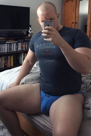 Aujourd’hui j’ai envoyé balader mon chef. Ce soir, j’envoie autre chose. Gaspard - rencontre-Gay-Montpellier