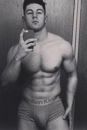 Brest : un jeune gay chaud pour du bon cul 💦 Santiago - rencontre-Gay-Brest