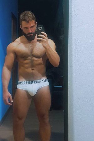 Alban - rencontre-Daddy-Narbonne